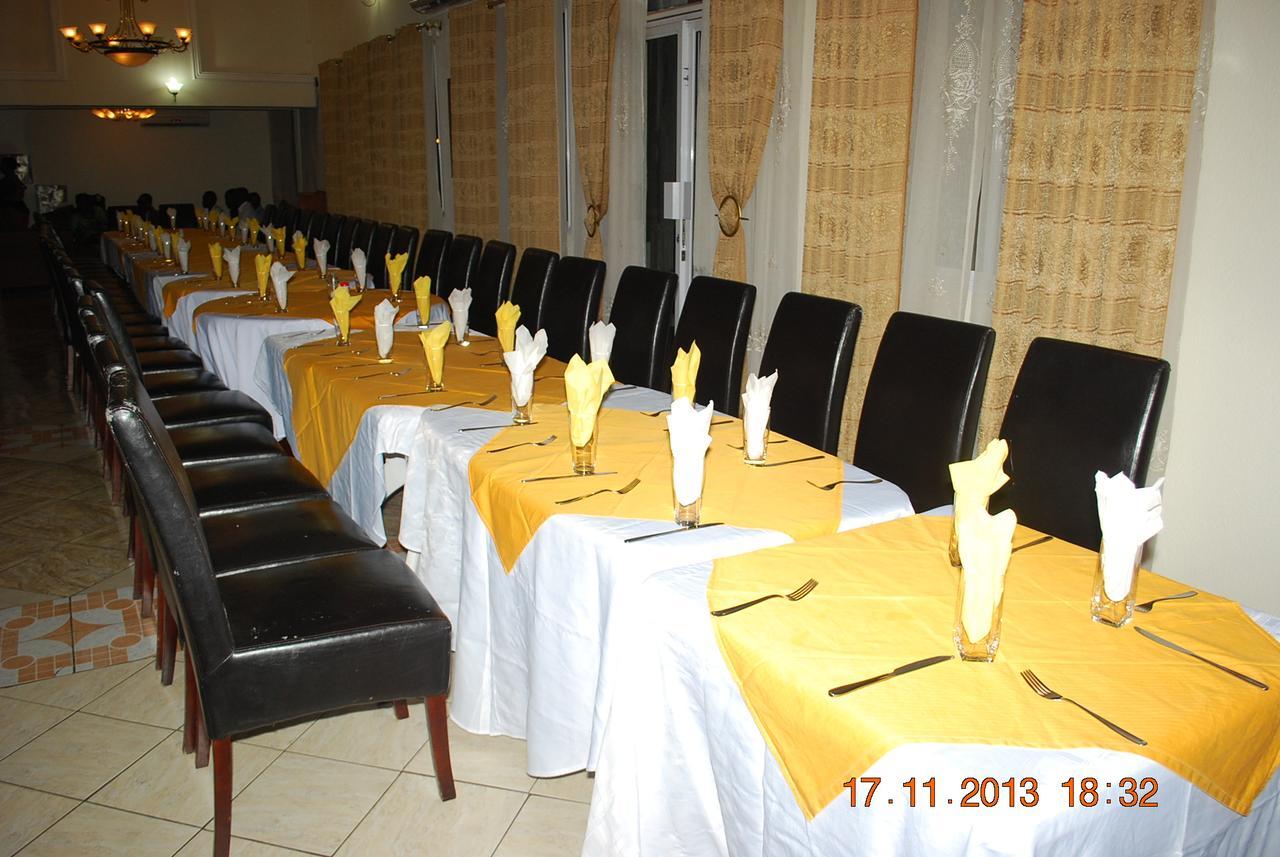 Hotel Vivi Palace Matadi ภายนอก รูปภาพ