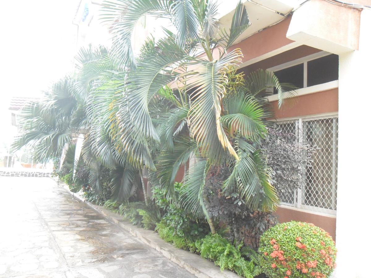 Hotel Vivi Palace Matadi ภายนอก รูปภาพ